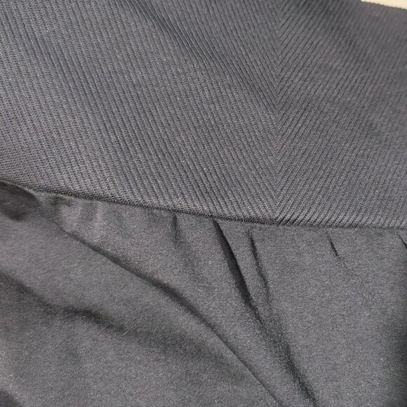 Assets By Spanx | Seamless Shaping Capri Leggings In Black - Picture 6 of 6